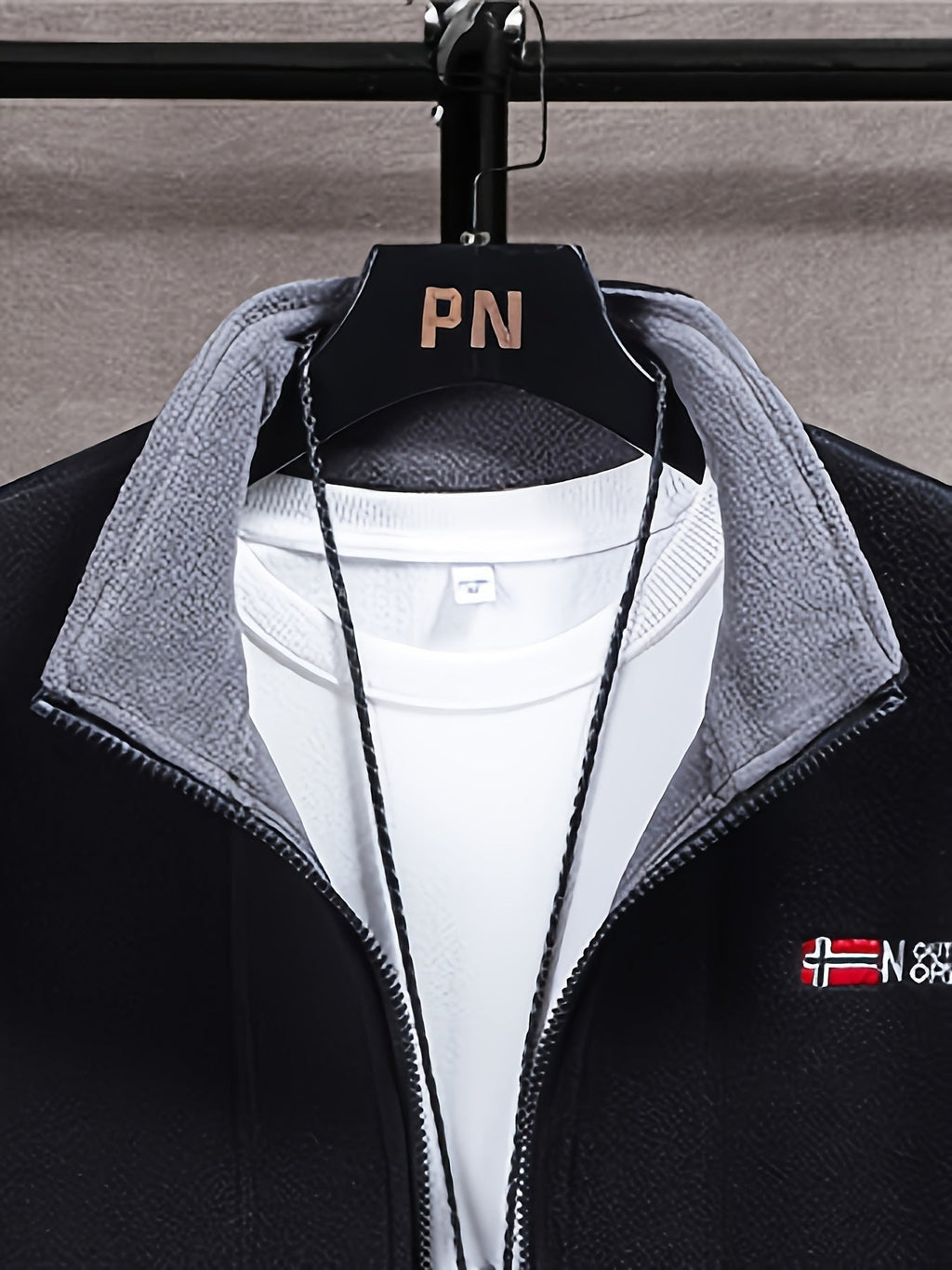 Halden Men's Outdoor Fleece Jacket – Gentle, Lightweight Warmth with a Protective Collar