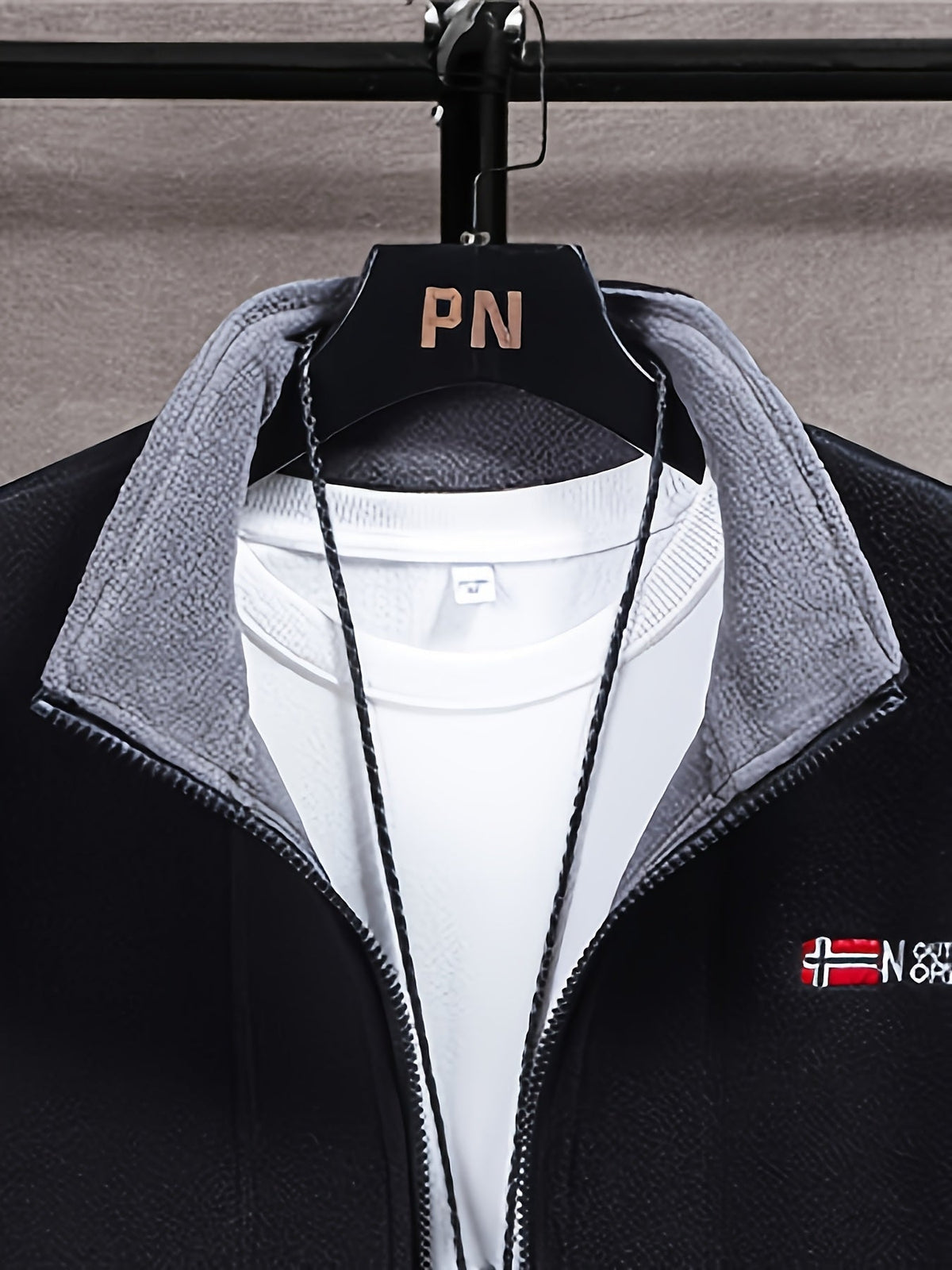 Halden Men's Outdoor Fleece Jacket – Gentle, Lightweight Warmth with a Protective Collar