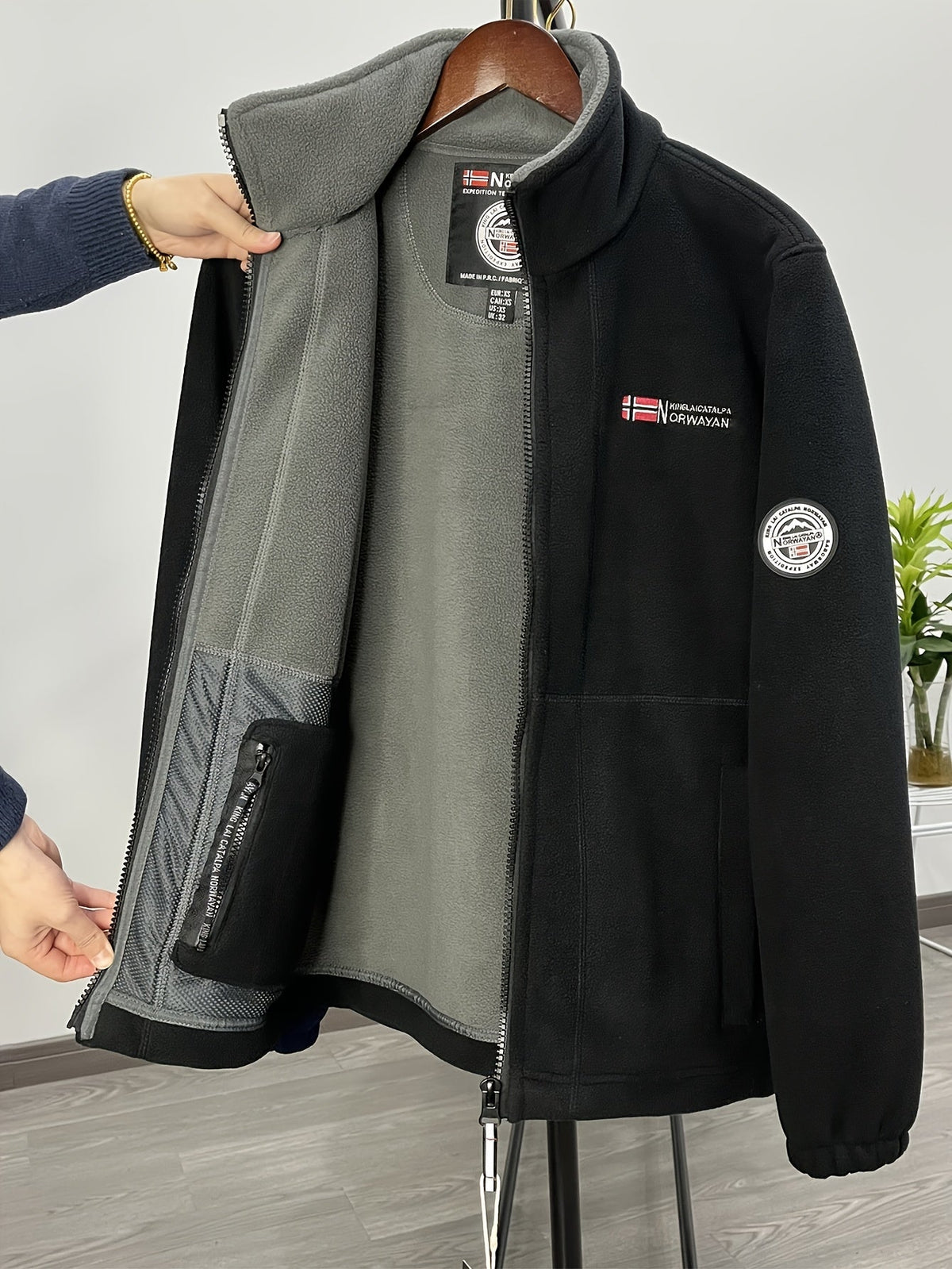Halden Men's Outdoor Fleece Jacket – Gentle, Lightweight Warmth with a Protective Collar