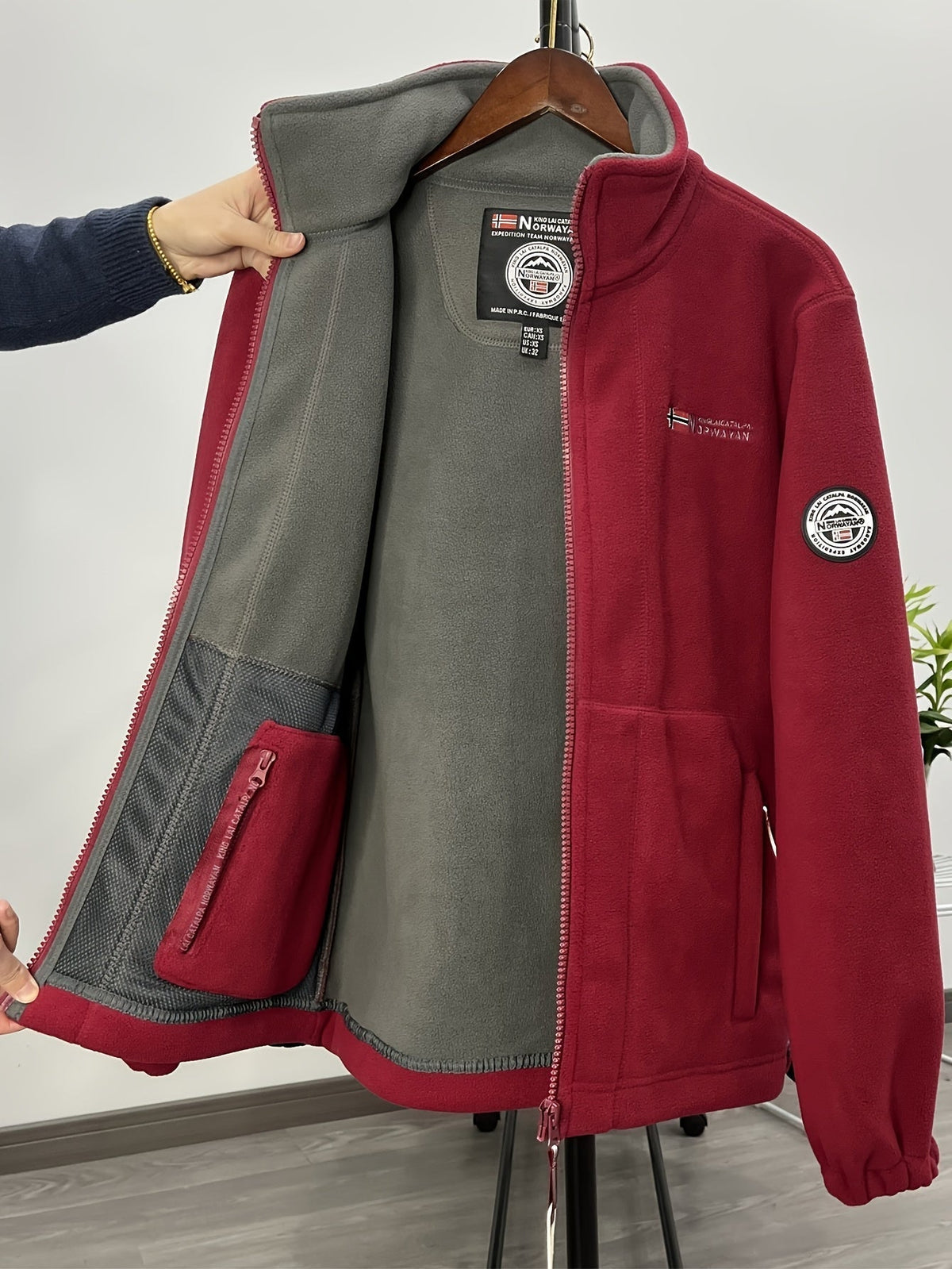 Halden Men's Outdoor Fleece Jacket – Gentle, Lightweight Warmth with a Protective Collar