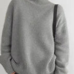 Torvald Women's Oversized Cashmere Turtleneck Sweater – Gentle, Insulating & Sophisticated