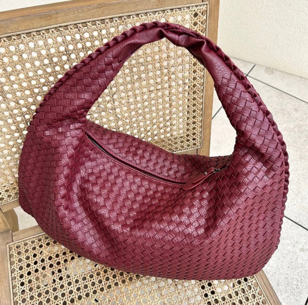 Ulf Braided Handbag for Women – Chic Vegan-Leather Design with Spacious Interior and Zip Fastening