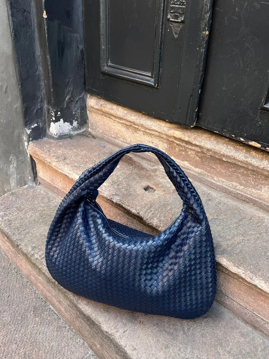 Ulf Braided Handbag for Women – Chic Vegan-Leather Design with Spacious Interior and Zip Fastening