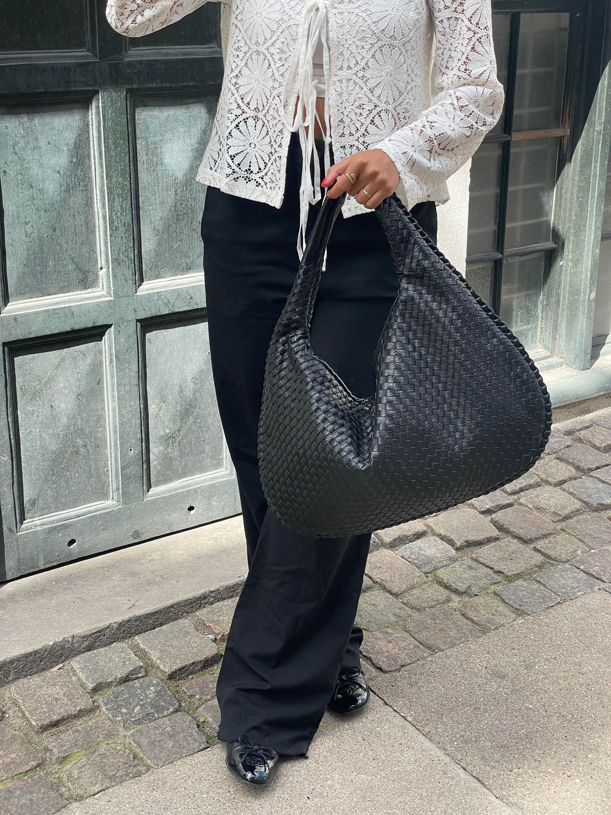 Ulf Braided Handbag for Women – Chic Vegan-Leather Design with Spacious Interior and Zip Fastening