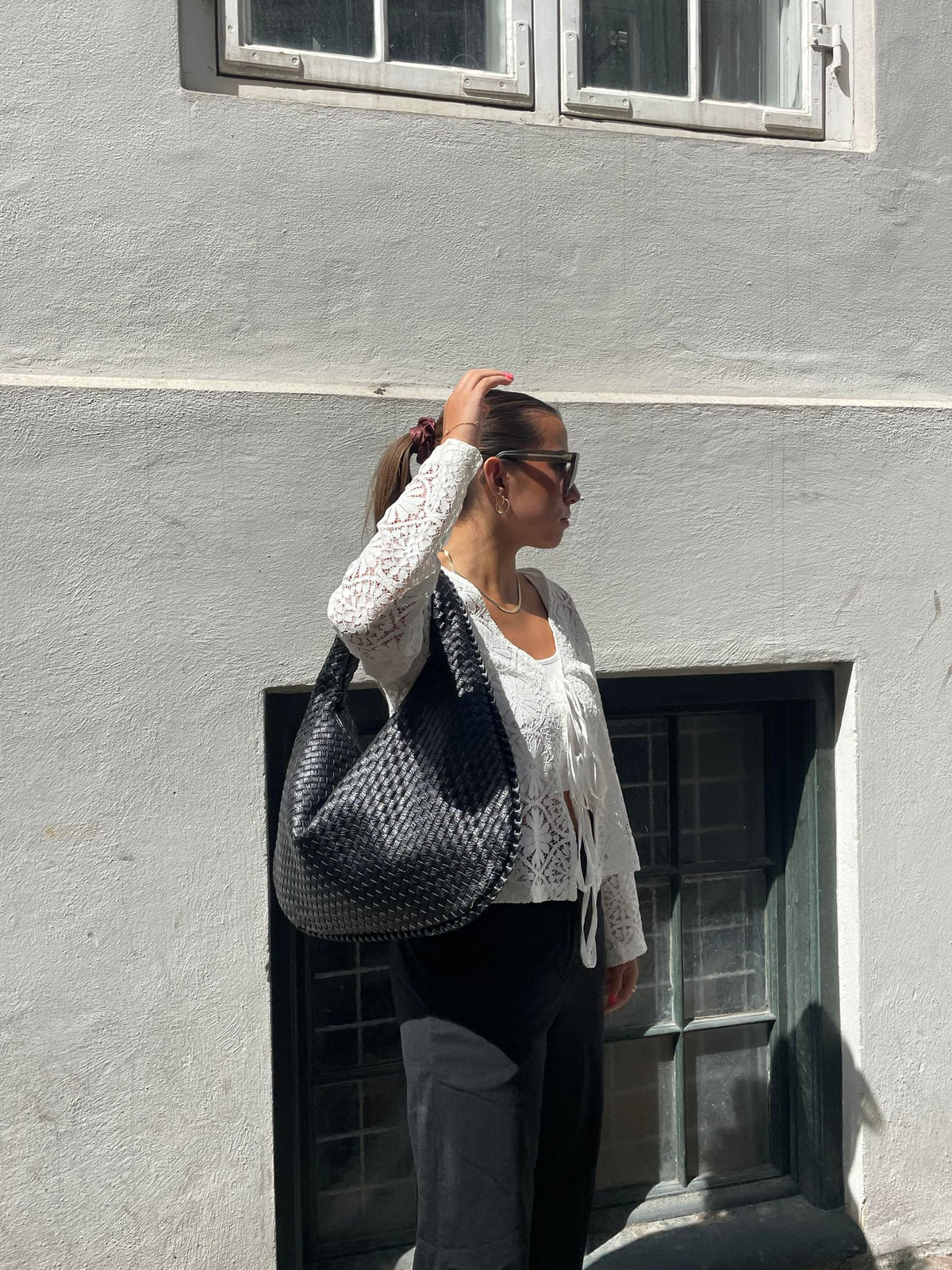 Ulf Braided Handbag for Women – Chic Vegan-Leather Design with Spacious Interior and Zip Fastening