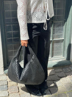 Ulf Braided Handbag for Women – Chic Vegan-Leather Design with Spacious Interior and Zip Fastening