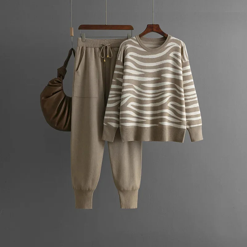 Marisenne Women's Cashmere Set – Chic Zebra-Print Design, Plush & Cozy
