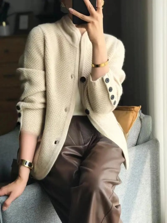 Magnhild Women's Cardigan – Plush Cashmere Button-Front Sweater with a Timeless Sophisticated Cut