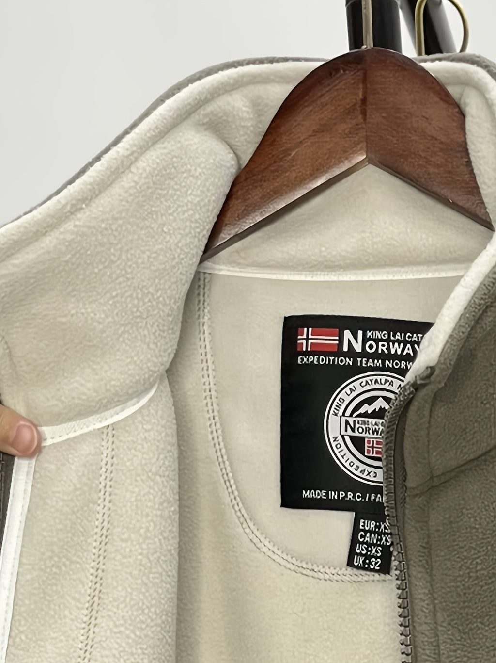 Halden Men's Outdoor Fleece Jacket – Gentle, Lightweight Warmth with a Protective Collar